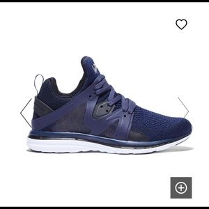 APL Ascend women’s size 8